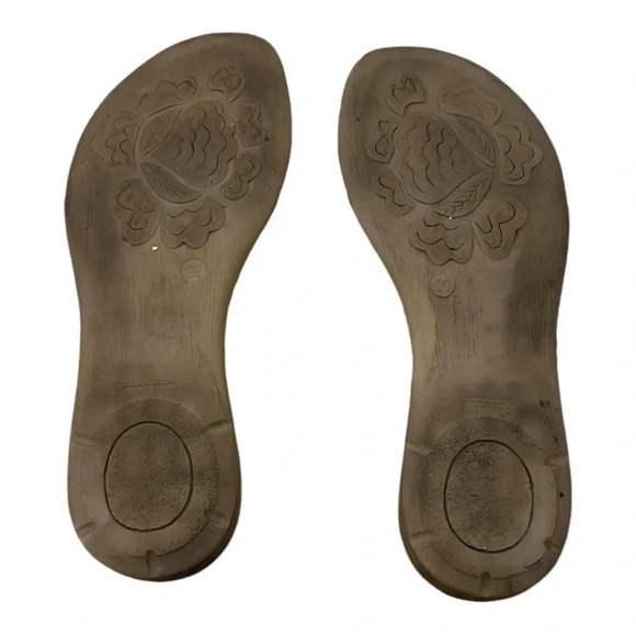 Andre Assous Platino Nice Stretch Thong Sandals 8 - Picture 3 of 6